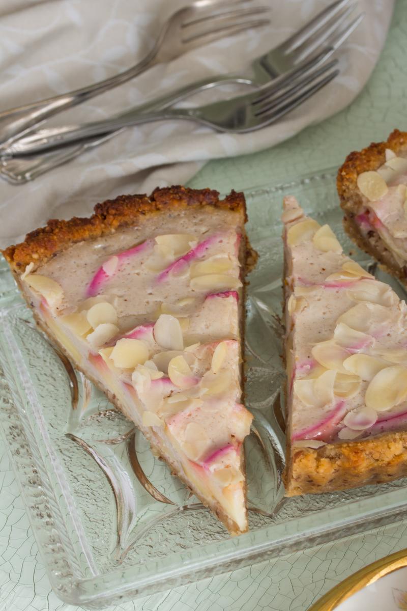 Rezeptbild: Apfelkuchen mit Guss & Mandel-Marzipan-Boden (vegan)