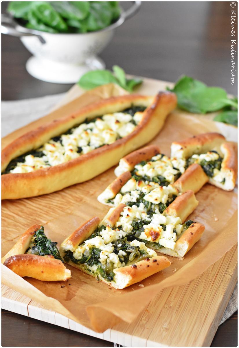 Rezeptbild: Pide mit Spinat und Feta