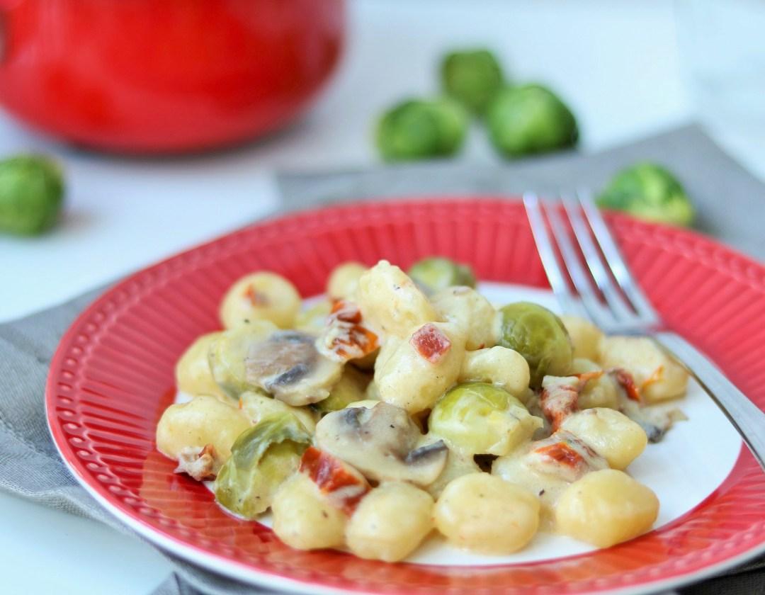 Rezeptbild: Gnocchi mit Rosenkohl, Pilzen & getr. Tomaten
