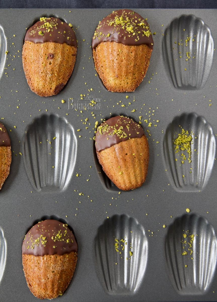 Rezeptbild: Shirini Sadafi - Pistazien-Orangen Madeleines zum Afternoon Tea