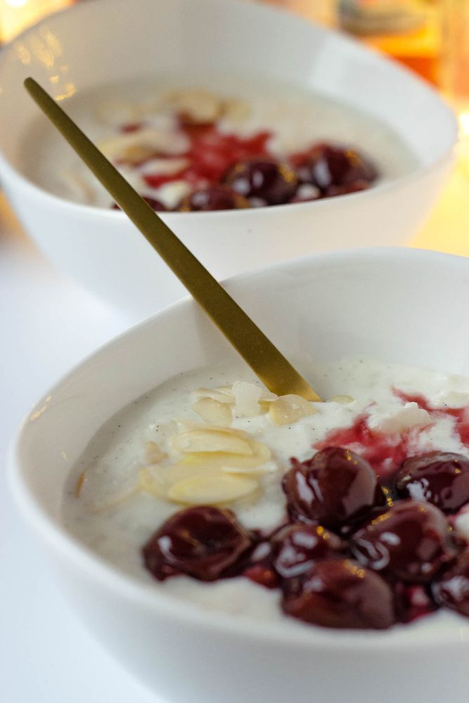 Rezeptbild: Sahne Milchreis mit heißen Kirschen