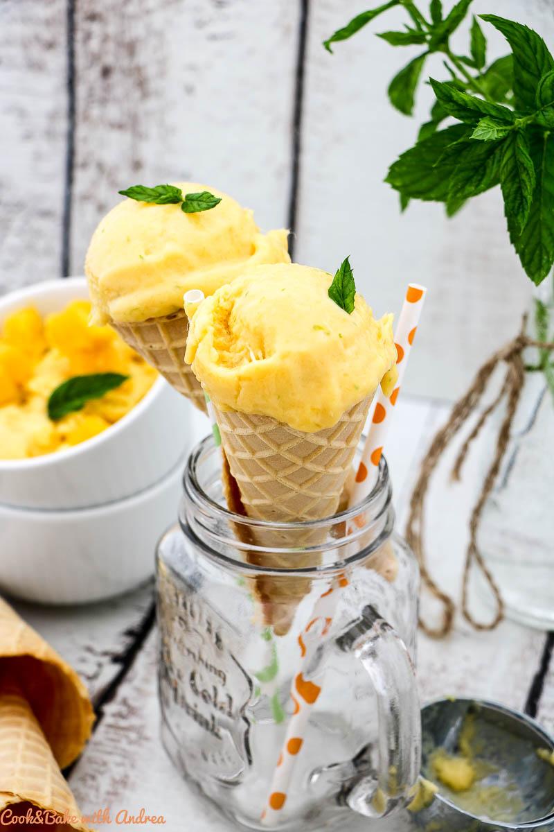 Rezeptbild: Kokos-Mango-Eis mit Schwips