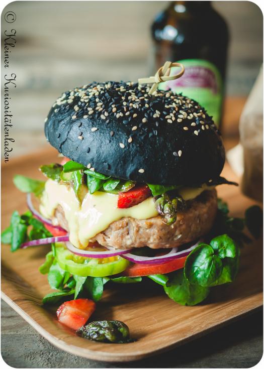 Rezeptbild: Krabbenburger mit Erdbeer-Spargel-Salsa