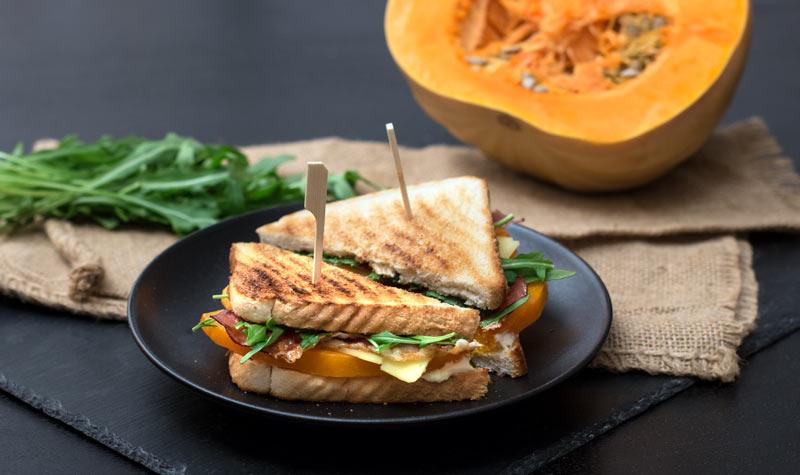 Rezeptbild: Kürbis-Sandwich mit Bacon und Rucola