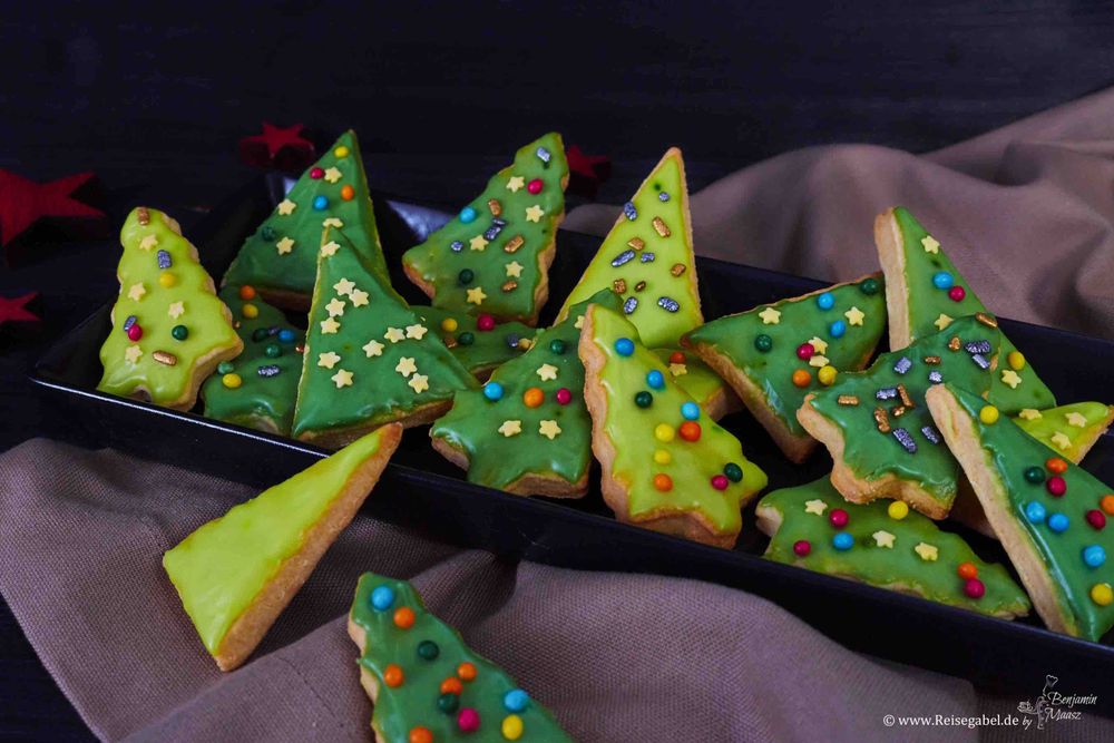 Rezeptbild: Rooibos Weihnachtstannen – Plätzchen mit Tee Aroma