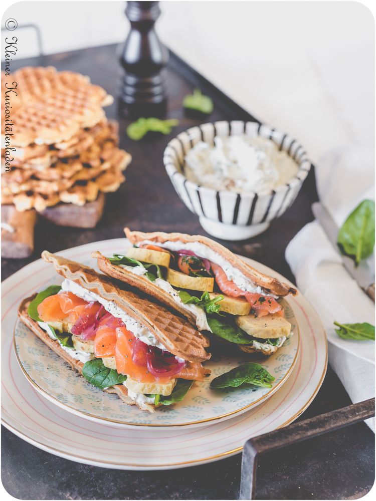 Rezeptbild: Roggenwaffel-Sandwich mit Tamagoyaki und Kresse-Frischkäsecreme