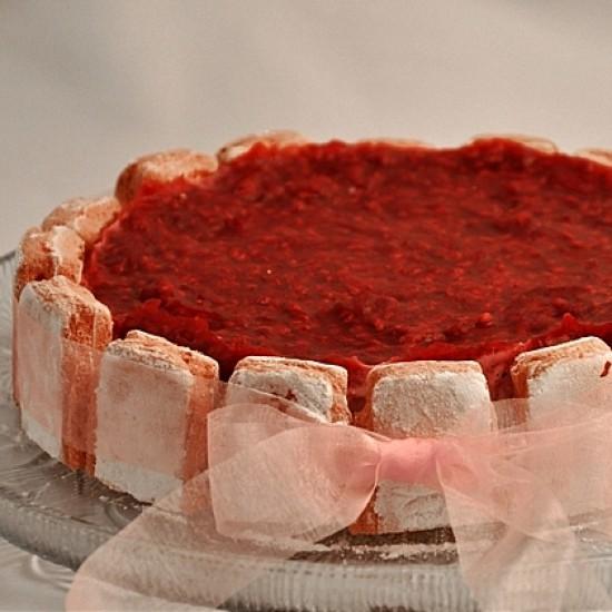 Rezeptbild: Himbeertorte mit rosa Bisquits aus Reims