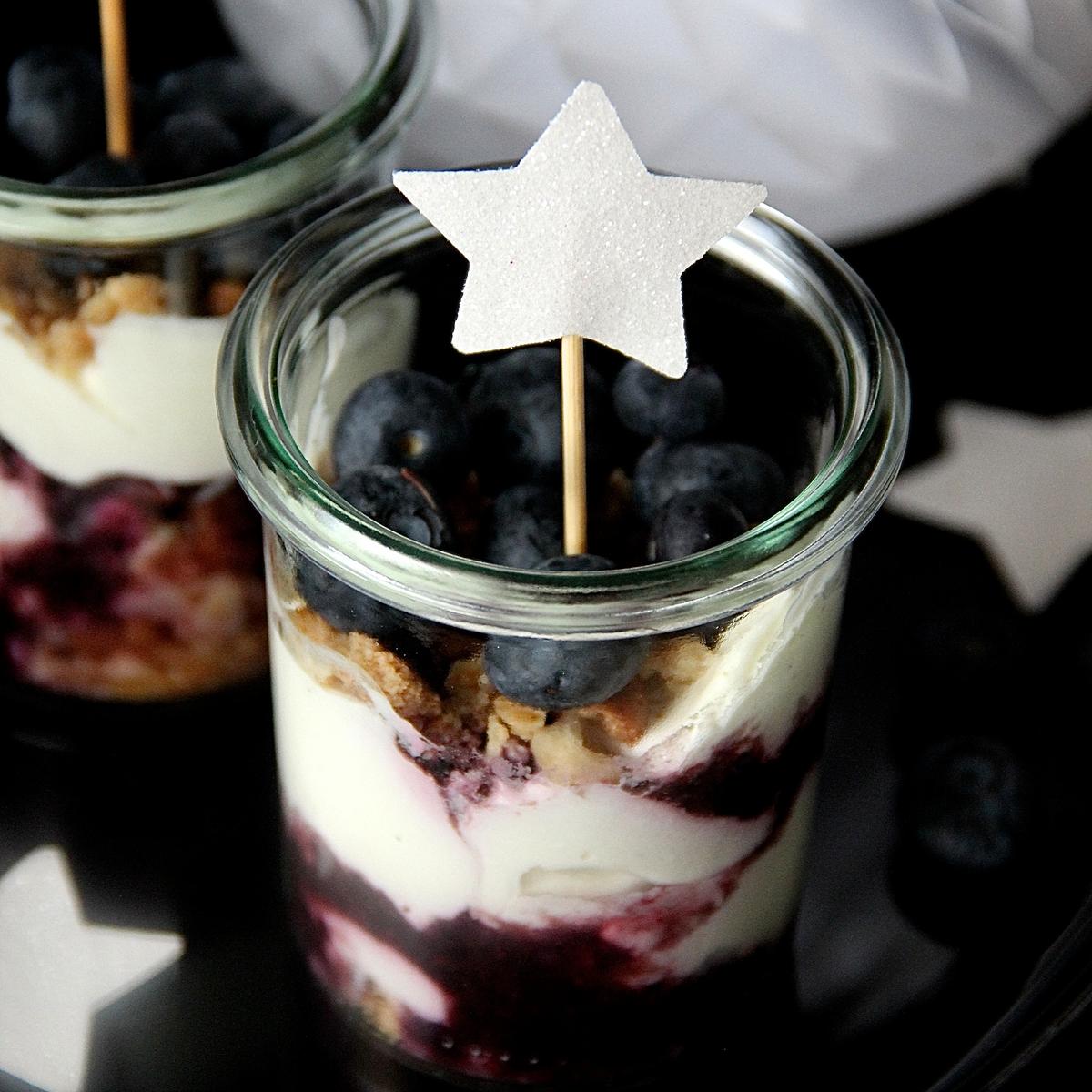 Rezeptbild: Blaubeer-Joghurt-Törtchen im Glas