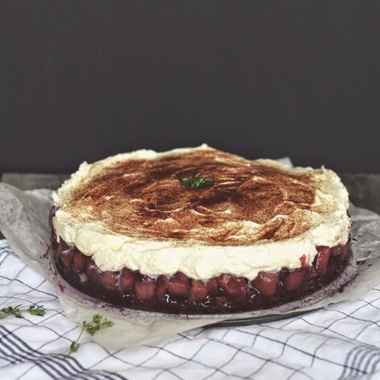 Rezeptbild: Rotwein-Birnen-Torte mit Thymian