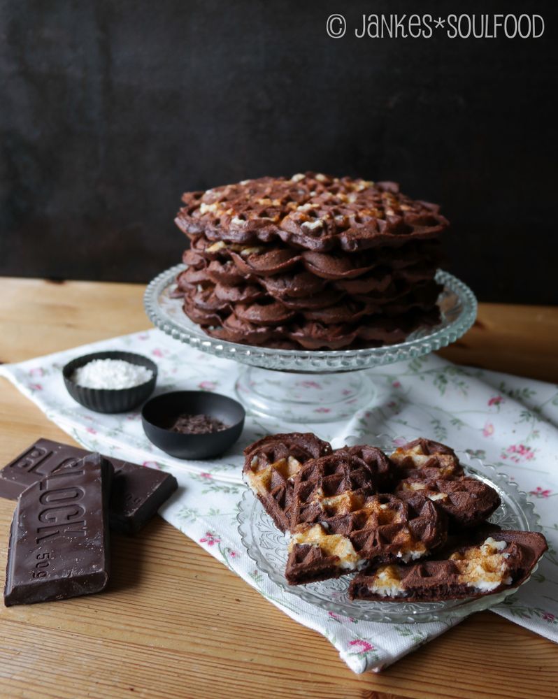 Rezeptbild: Brownie-Waffeln mit Kokos-Swirl