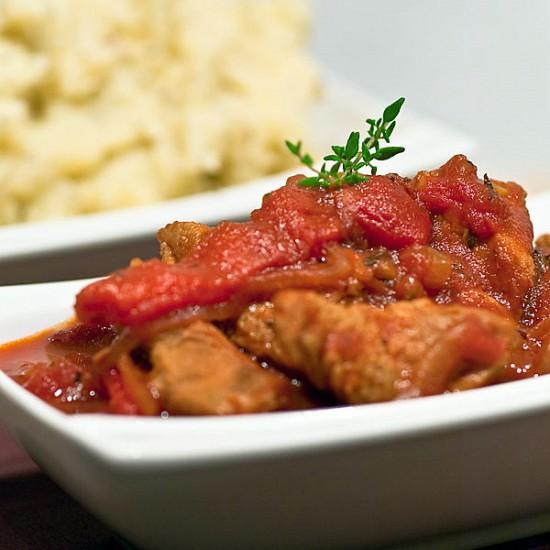 Rezeptbild: Kalbsgulasch mit Chorizo und gegrillter Paprika