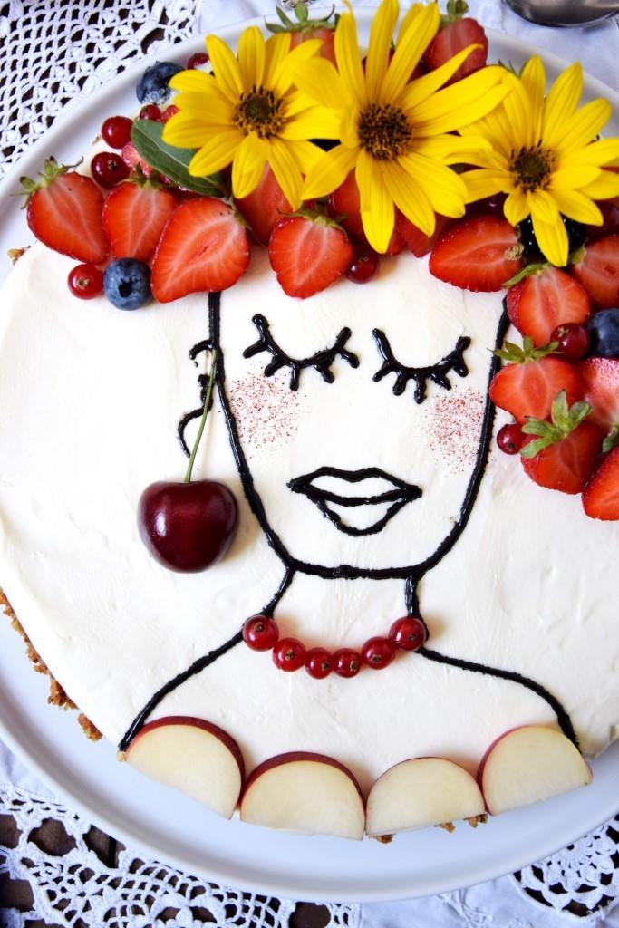 Rezeptbild: Trend-Kuchen "Face Cake" oder Sommerliches Blumenmädchen trifft den einfachsten Cheesecake der Welt