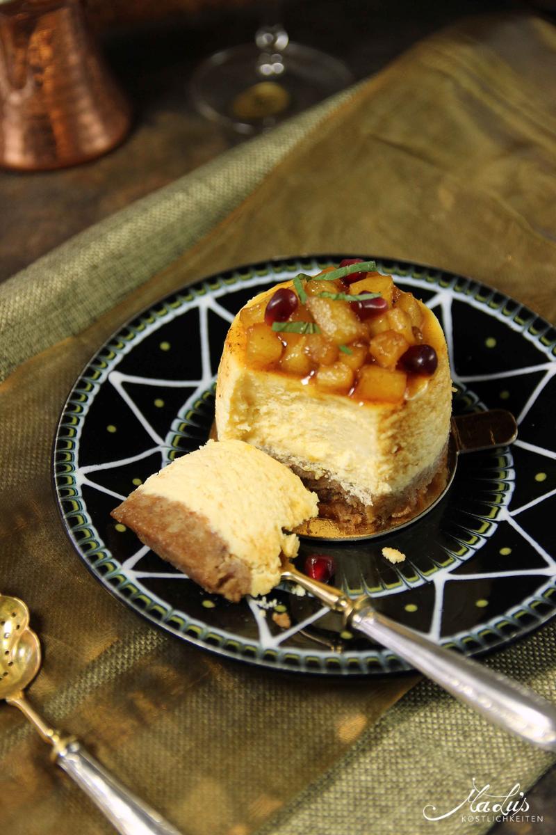 Rezeptbild: Passionsfrucht Cheesecake Törtchen mit Gewürzananas