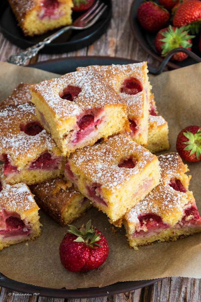 Rezeptbild: Erdbeer Blondies