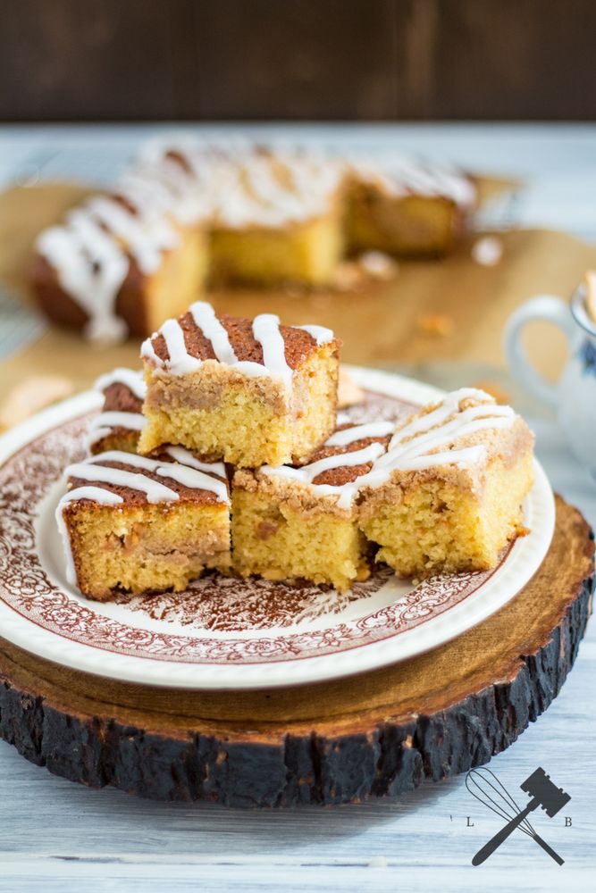 Rezeptbild: Coffee Cake mit Apfelchips und weißer Schokolade