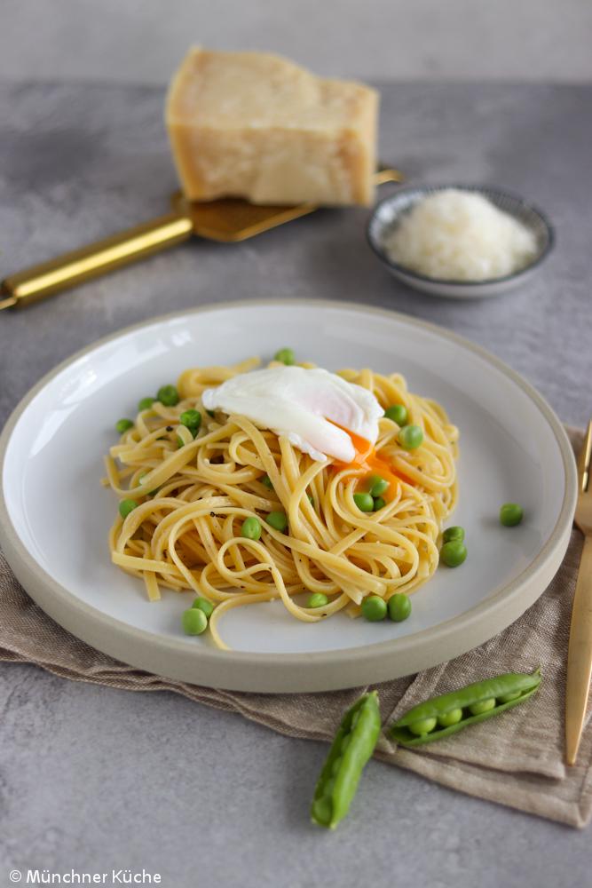 Rezeptbild: Pasta mit frischen Erbsen und pochiertem Ei