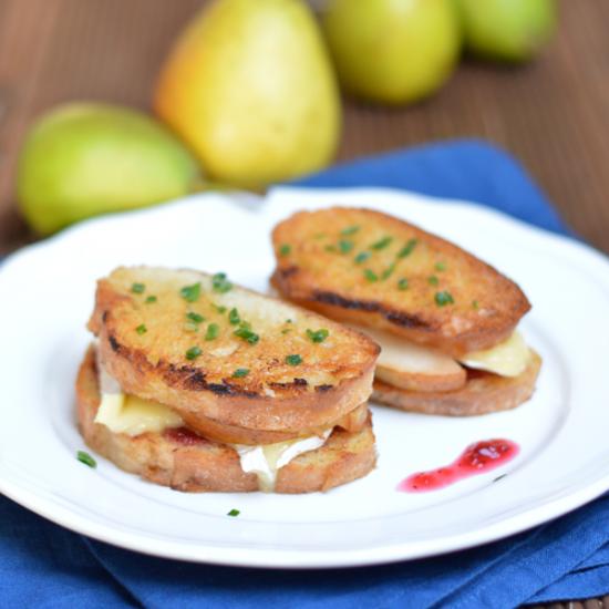Rezeptbild: Gebackene Birne-Käse-Sandwiches