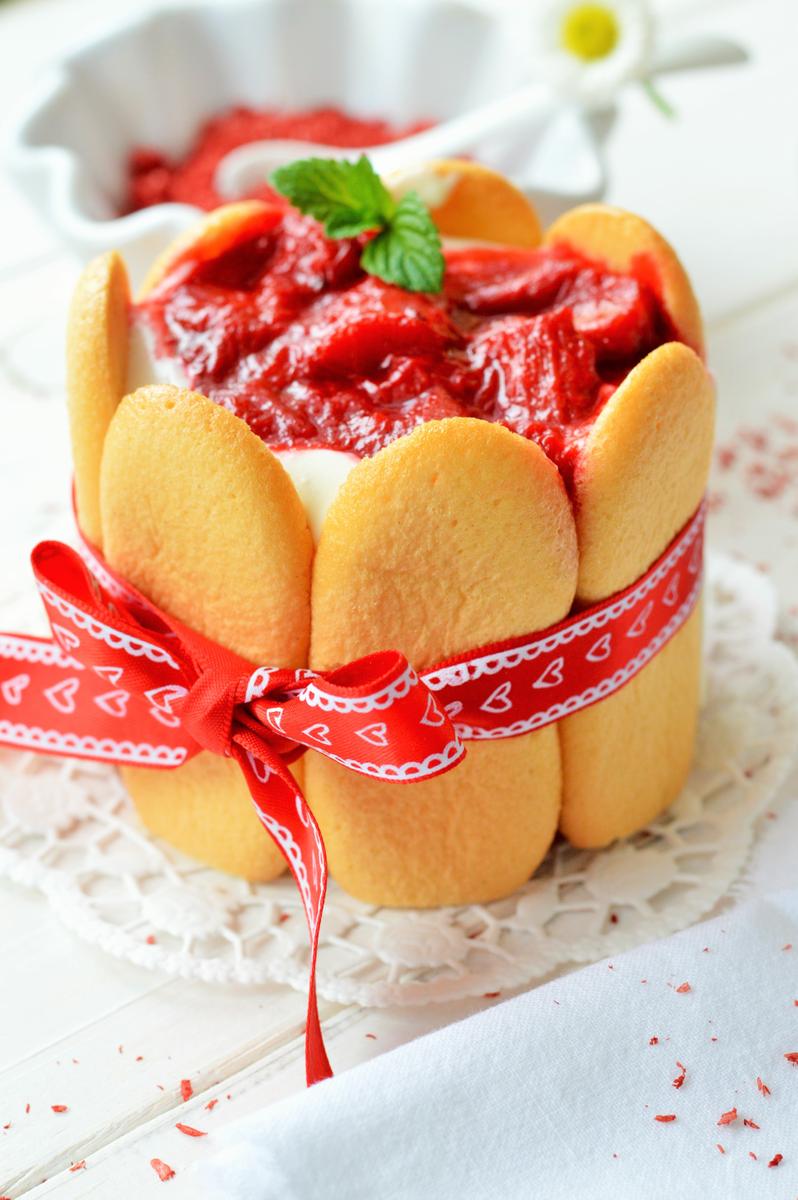 Rezeptbild: Rhabarber-Charlotte