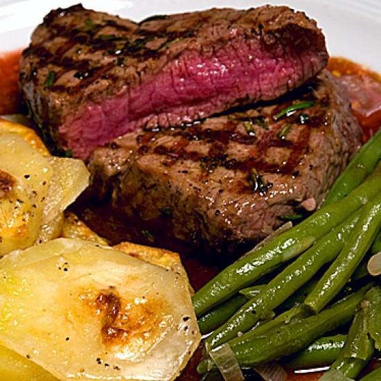Rezeptbild: Rinderfiletsteaks mit Portweinsauce