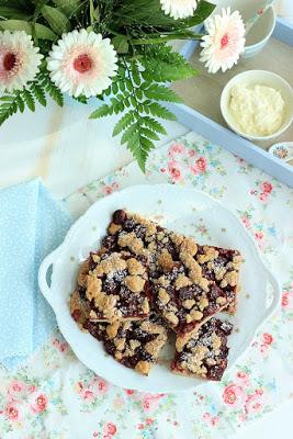 Rezeptbild: Schneller Kirsch-Blechkuchen mit Zimtstreuseln 