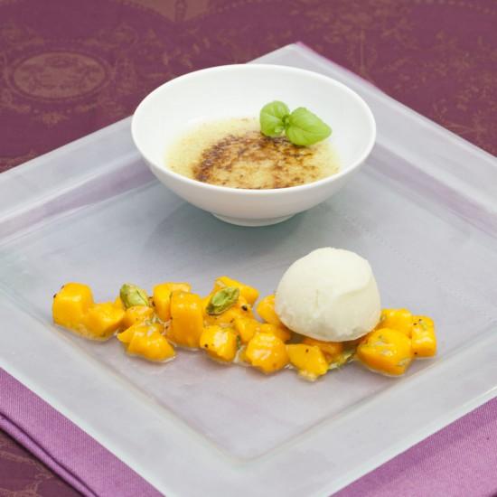 Rezeptbild: Basilikumsorbet mit Pistazien Crème brûlée und Mangoragout