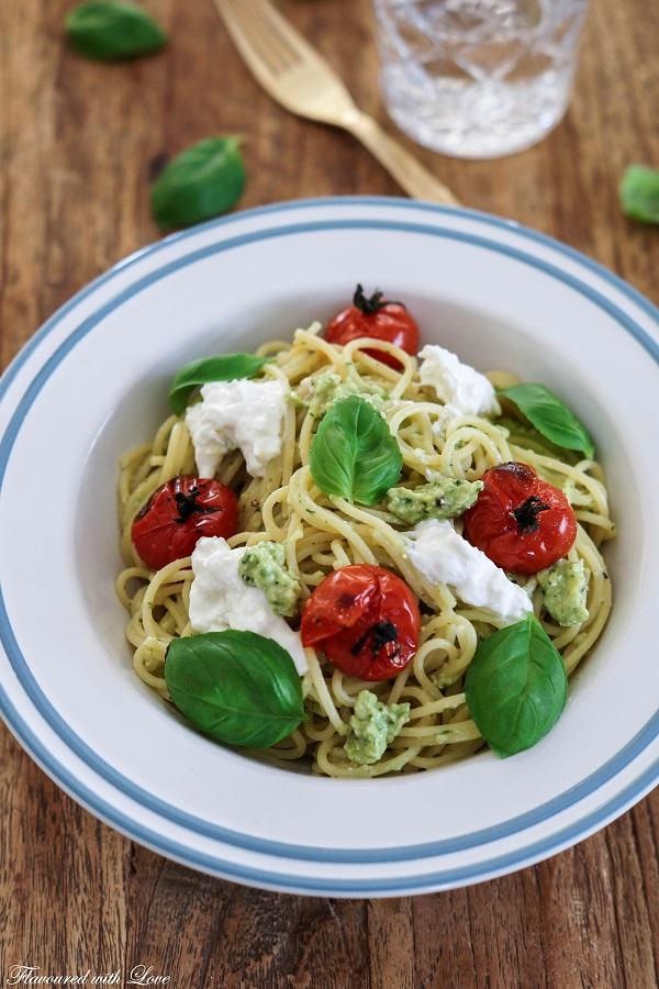Rezeptbild: Spaghetti mit Avocadopesto und Burrata