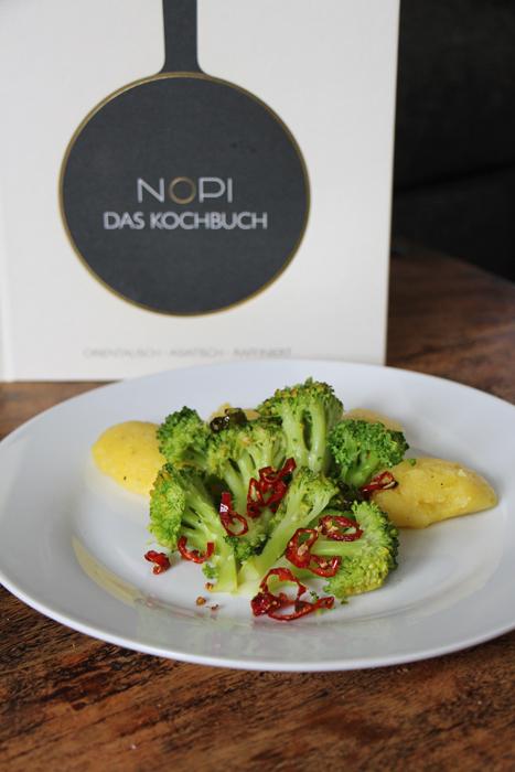 Rezeptbild: Brokkoli mit Skordalia