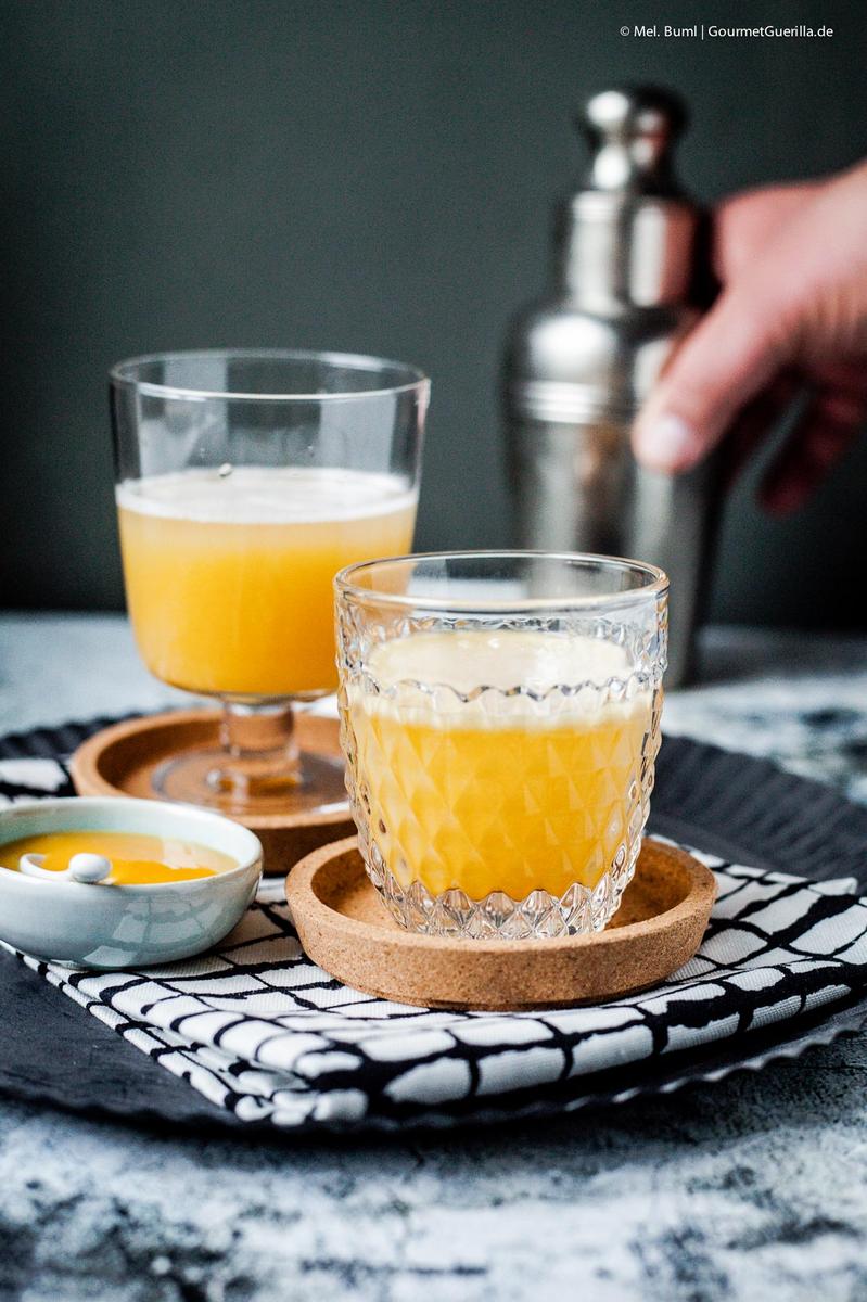 Rezeptbild: VANILLA PUMPKIN THRILLER – EIN SÜFFIGER HAPPY HALLOWEEN COCKTAIL MIT KÜRBIS UND WODKA