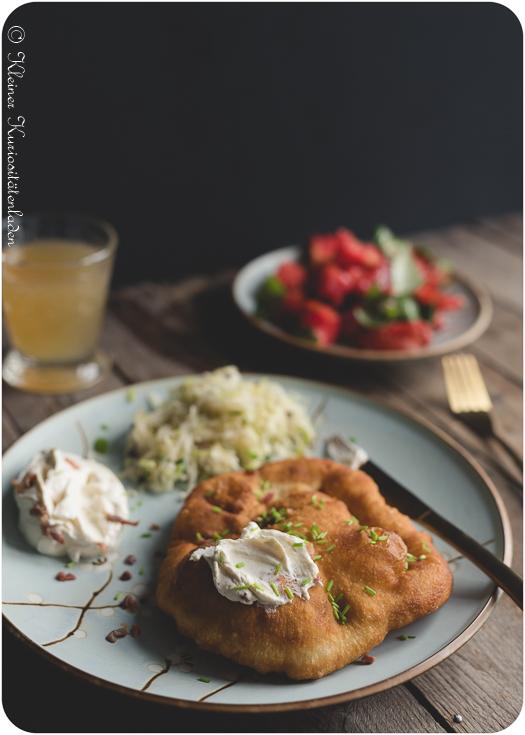 Rezeptbild: Lángos mit Schmandcreme