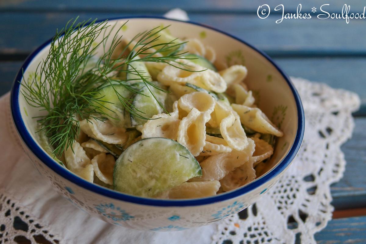 Rezeptbild: Nudel-Gurkensalat