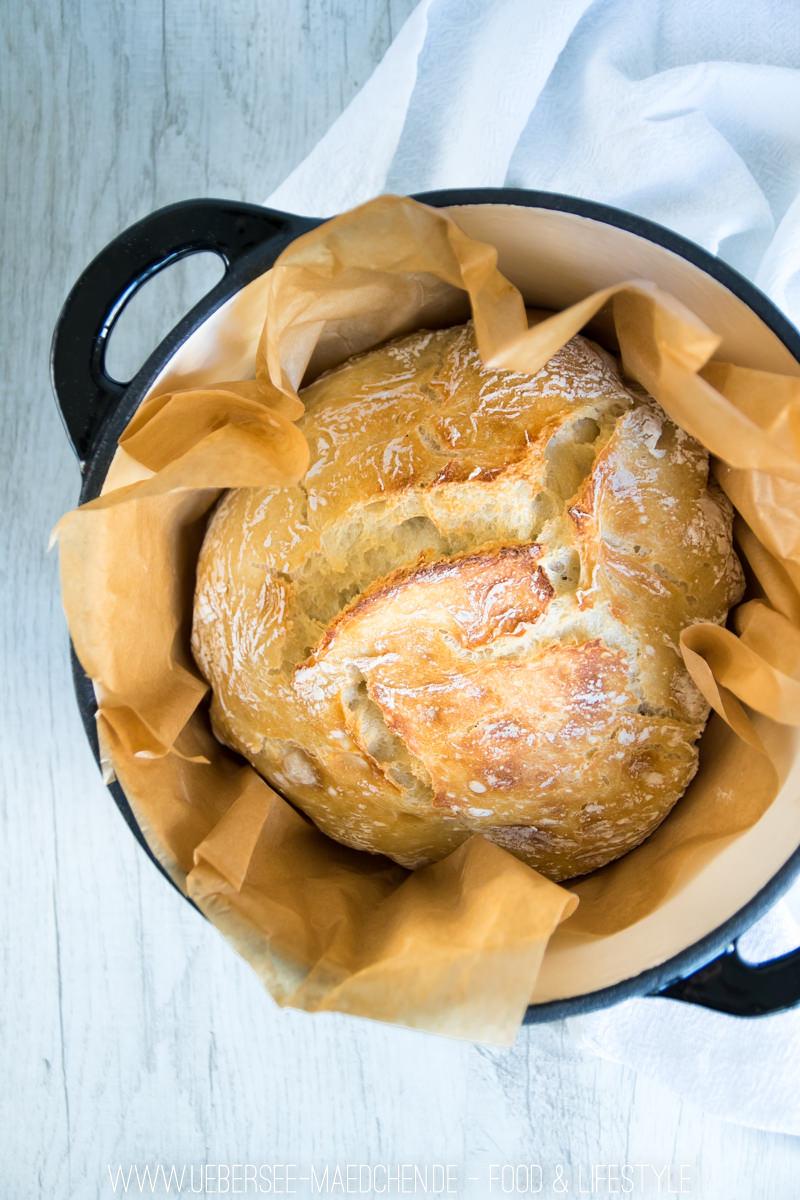 Rezeptbild: Brot ohne Kneten aus dem Gusstopf