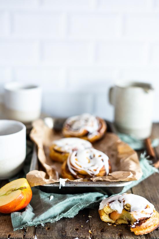 Rezeptbild: Apfel-Zimt-Schnecken mit Frischkäse Guss