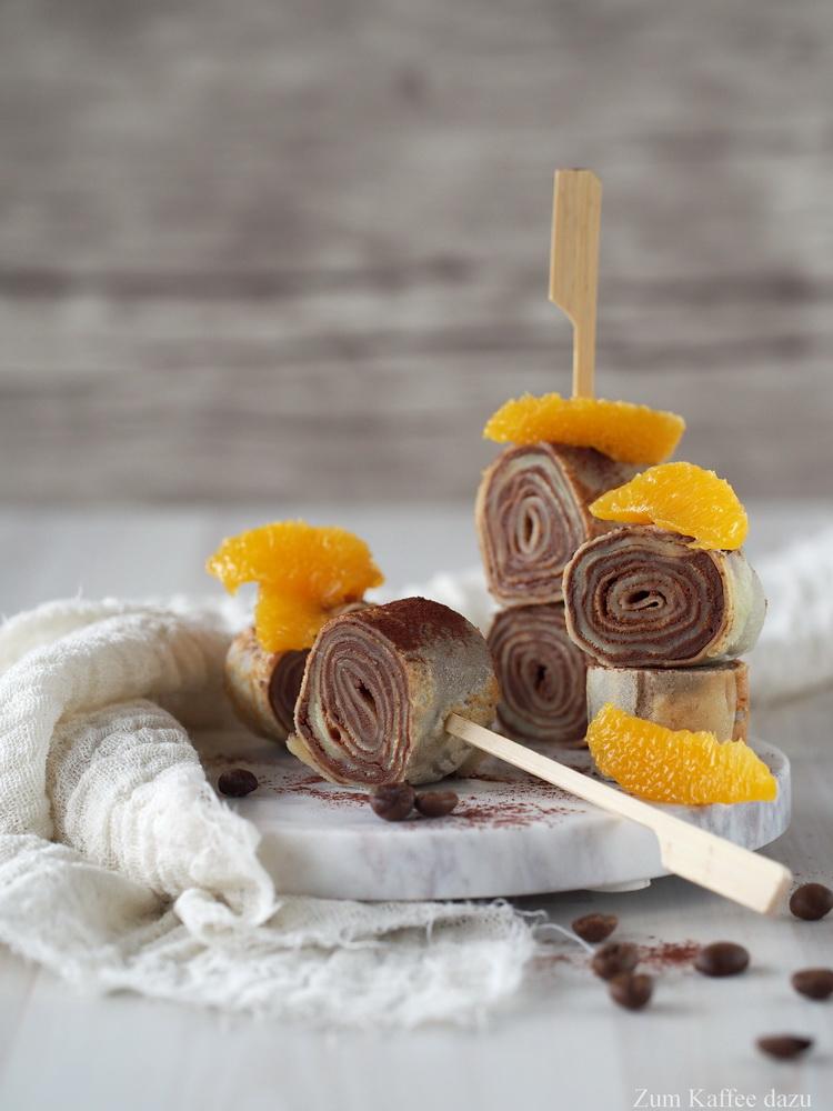 Rezeptbild: Crêpe-Röllchen mit Espresso, Orange und Schokolade
