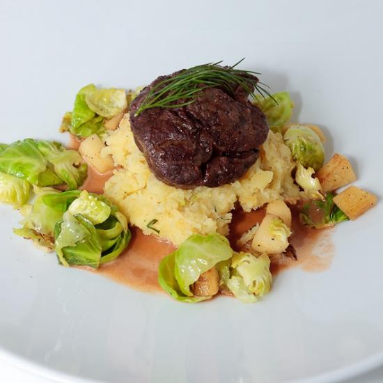 Rezeptbild: Osso Buco mit Quitten-Rosenkohl-Gemüse