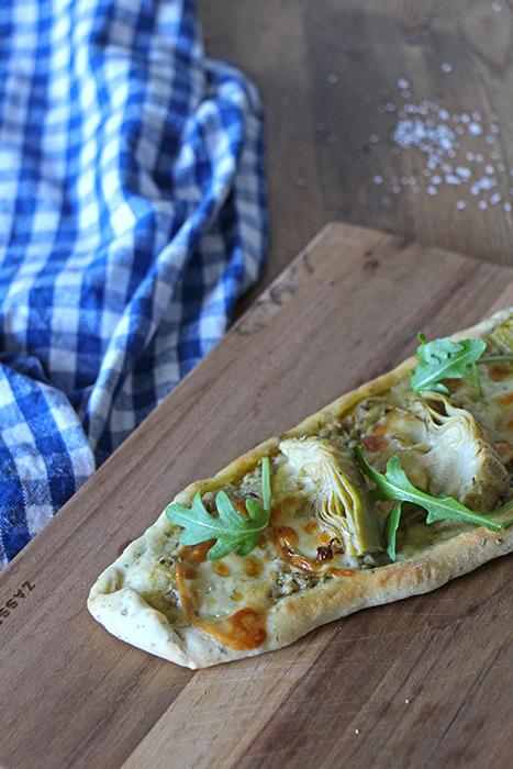 Rezeptbild: Pizza mit Artischocken und Scamorza