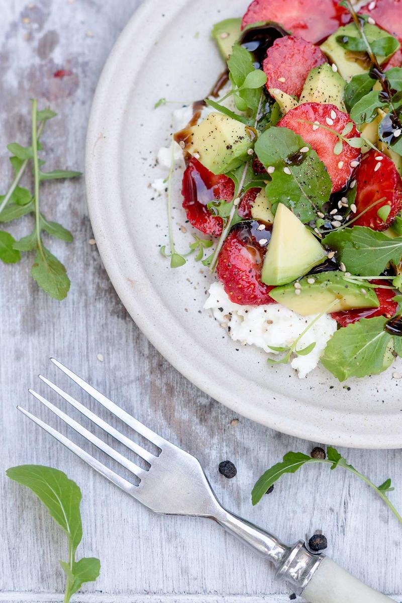 Rezeptbild: Avocado-Salat mit Erdbeeren und Mozzarella