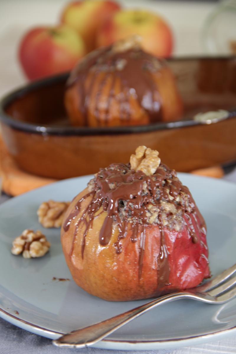 Rezeptbild: Bratapfel mit weißer Schoki-Mohn-Füllung