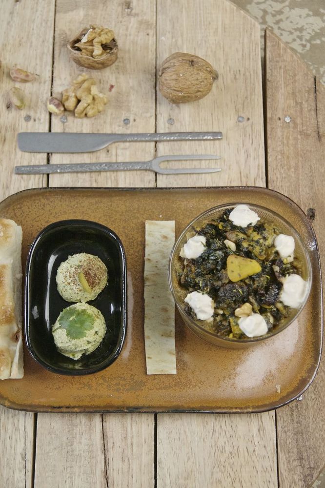 Rezeptbild: Zweierlei Mazeh - Kashk-e Bademjan Auberginen Dip und Pistazien-Feta-Dip