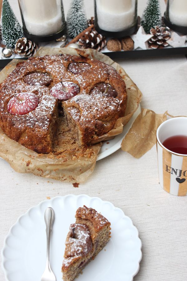 Rezeptbild: Bratapfelkuchen gefüllt mit Nüssen und Marzipan zu Weihnachten