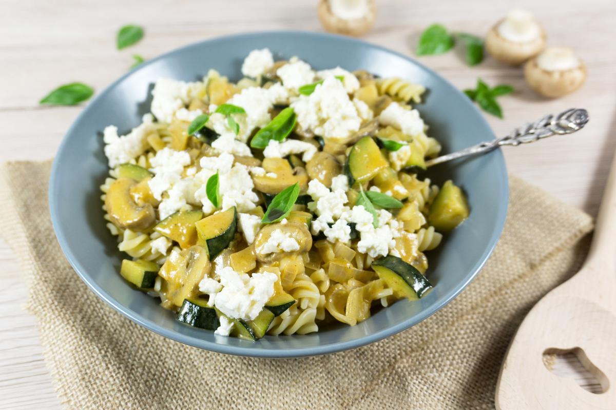 Rezeptbild: Nudeln mit Pilz-Rahmsoße und Fetakäse 