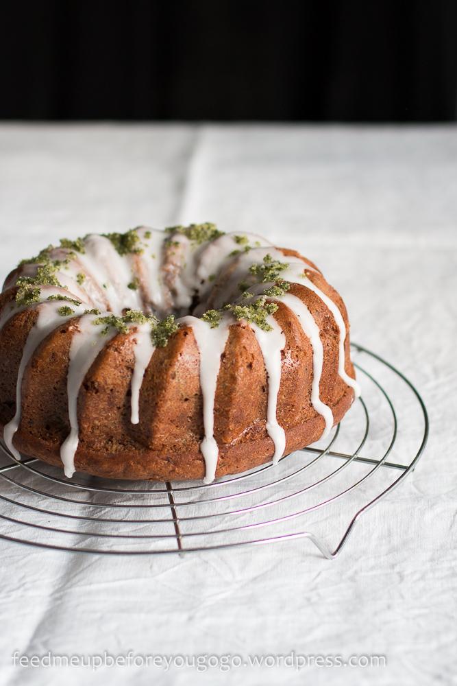 Rezeptbild: Apfel-Zucchini-Gugelhupf mit Minzzucker