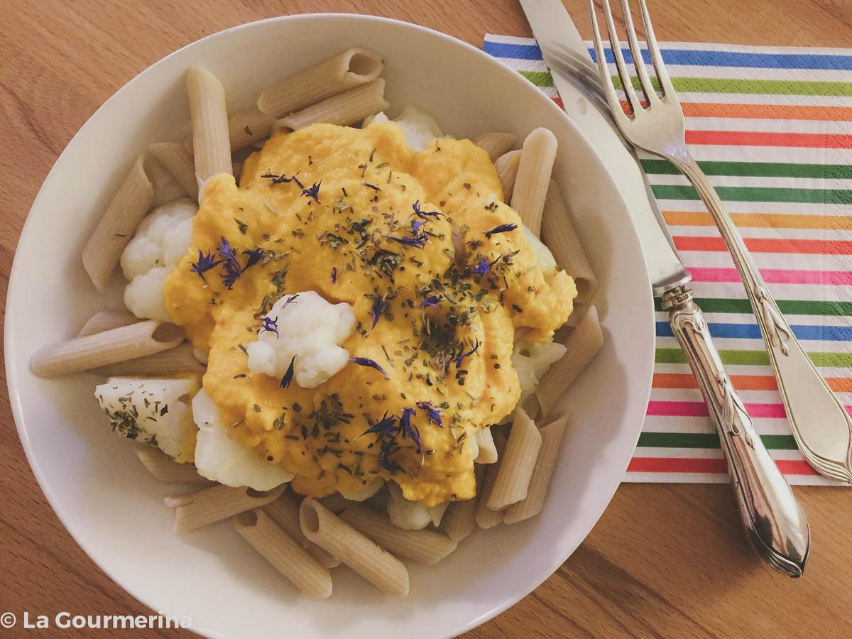 Rezeptbild: Schnelle Blumenkohl Teigwaren an einer schmackhaften Karottensauce