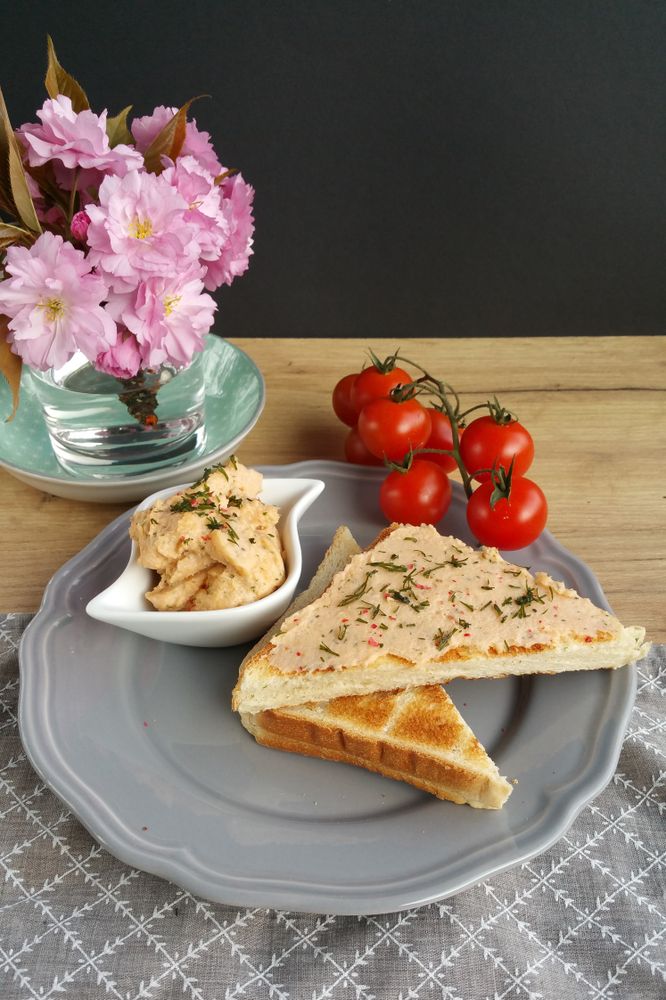 Rezeptbild: schneller Aufstrich mit Räucherlachs