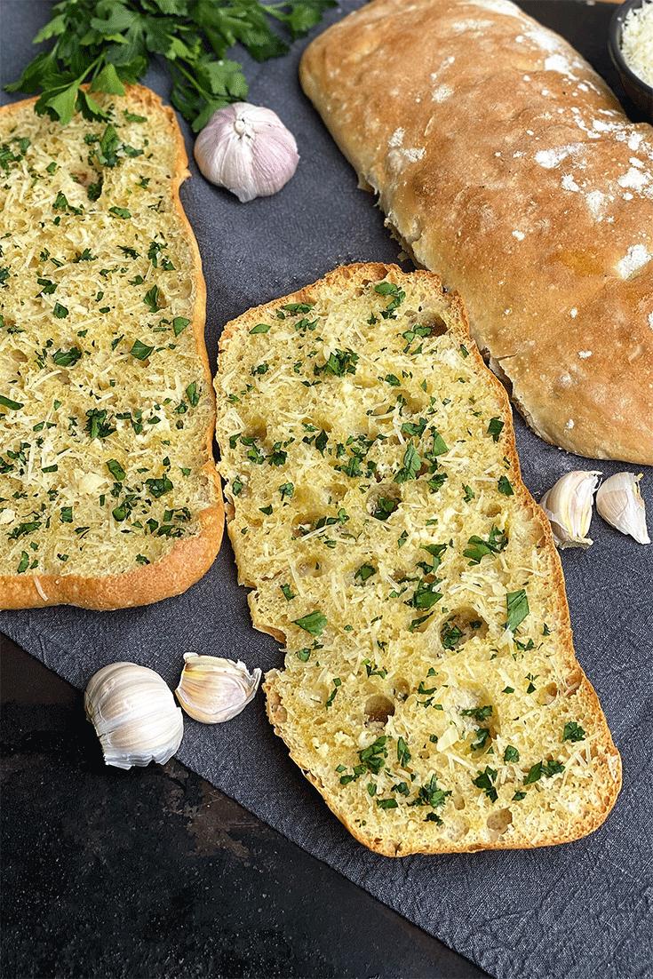 Rezeptbild: Knoblauch-Käse-Ciabatta