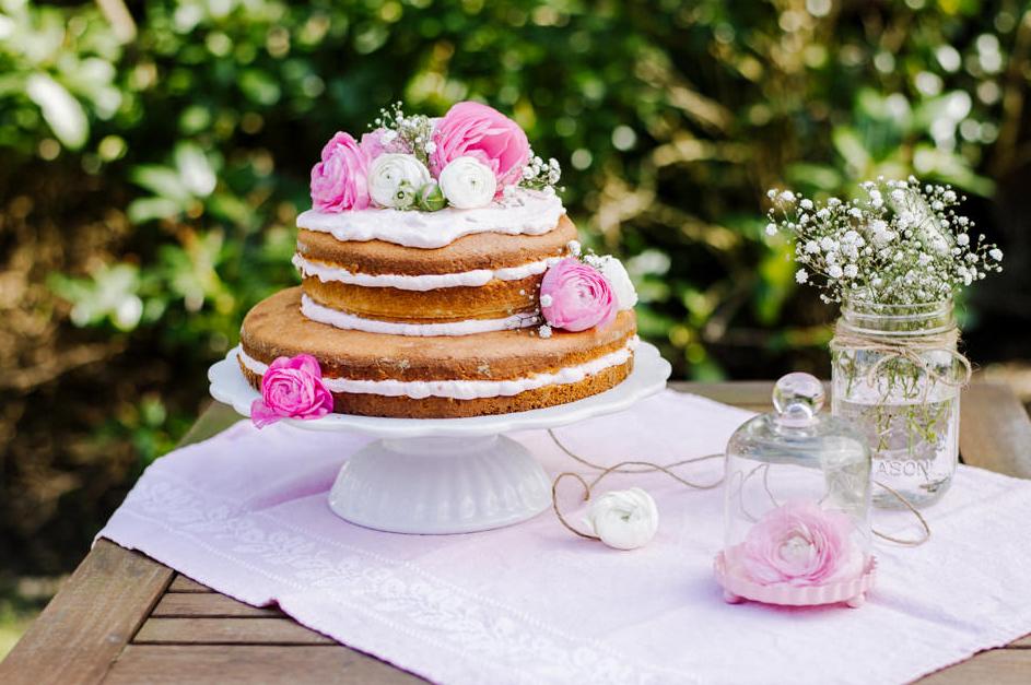 Rezeptbild: NAKED CAKE MIT ERDBEERCREME