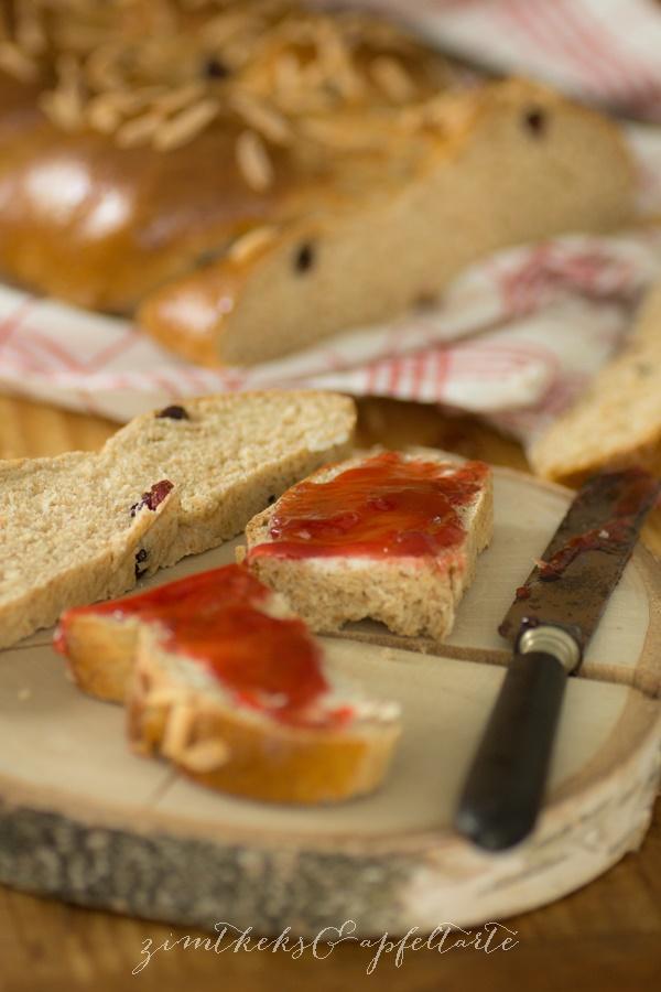 Rezeptbild: Dinkel-Hefezopf mit Cranberries