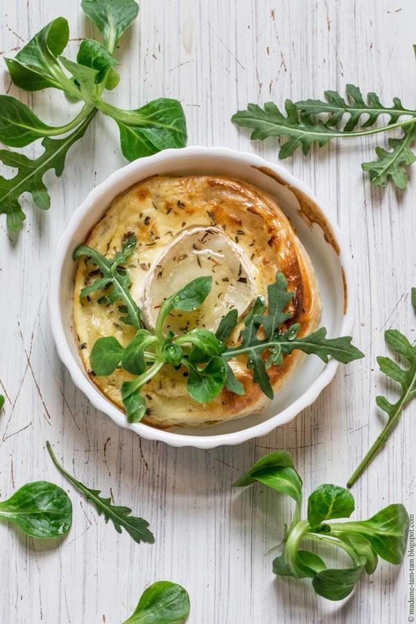 Rezeptbild: Grüne Blätterteig-Ziegen-Happen mit Akazienhonig