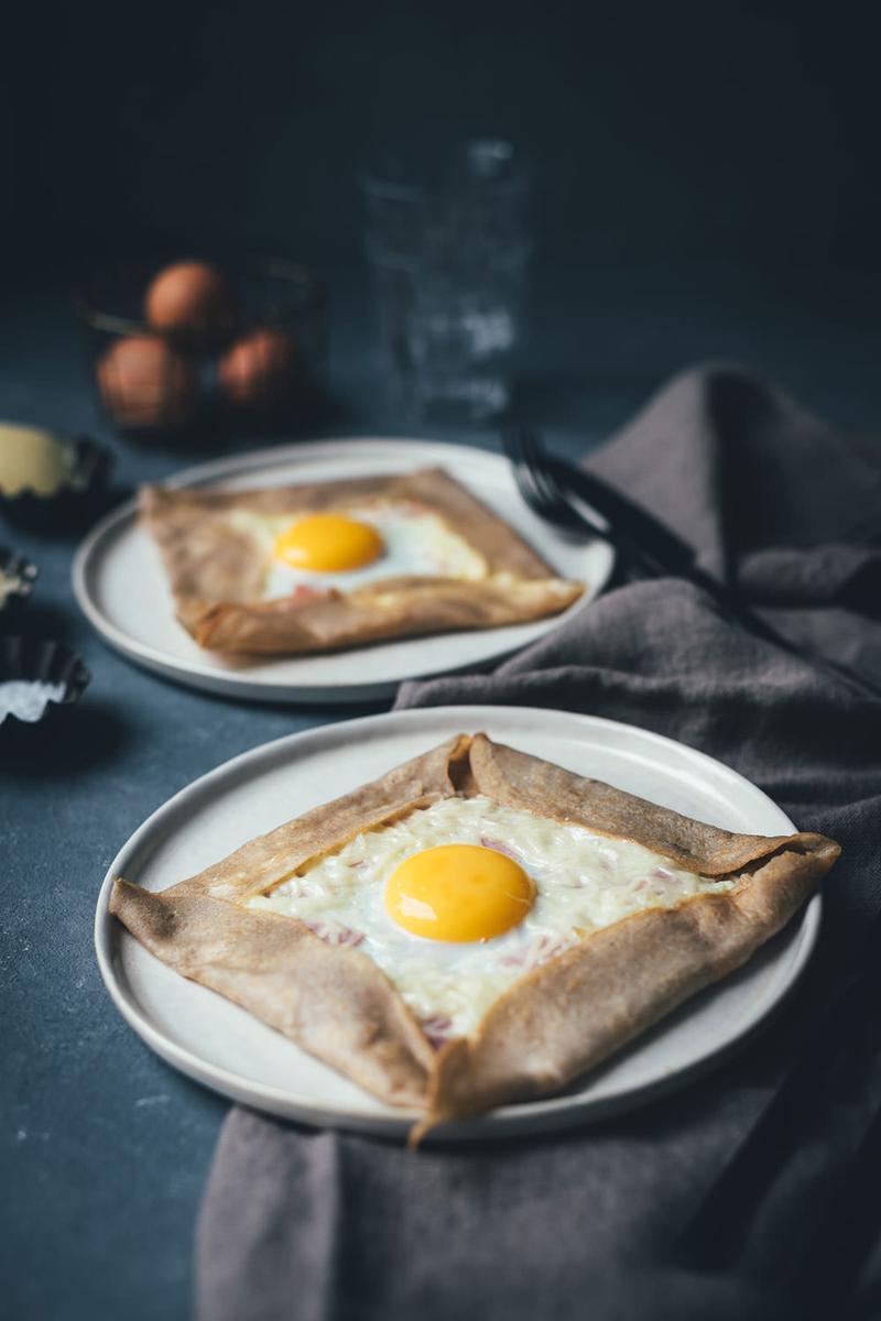 Rezeptbild: Galettes Complètes – bretonische Buchweizenpfannkuchen