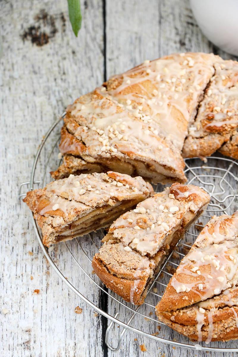 Rezeptbild: Hefekranz mit Nuss-Eierlikör-Füllung zu Ostern
