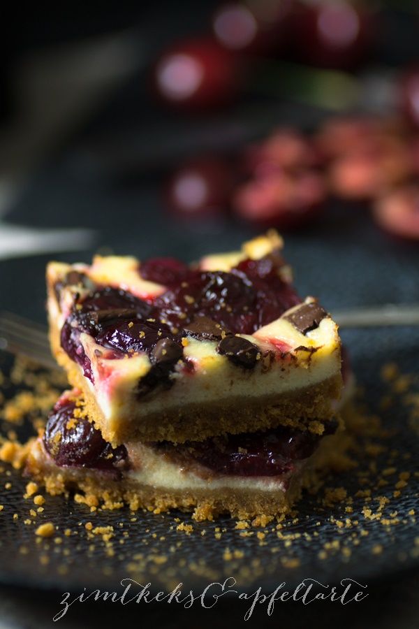 Rezeptbild: Kirsch-Cheesecake mit Schokostücken